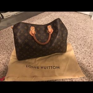 100% authentic Louis Vuitton Speedy
