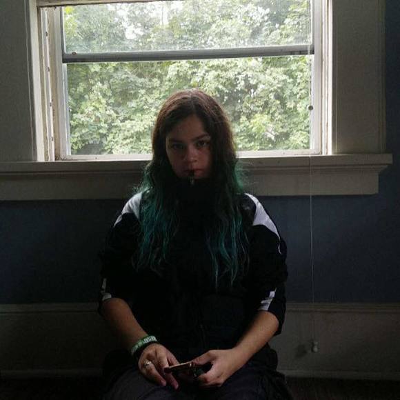 Meet your Posher, Cassandra - Picture 1 of 1