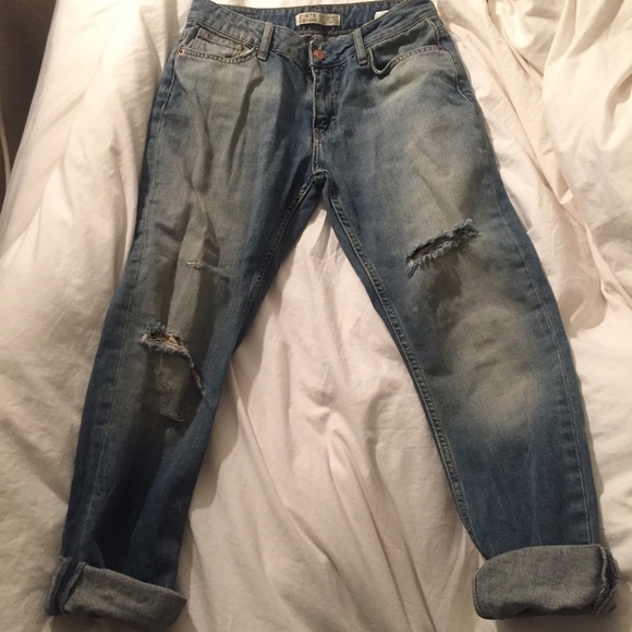Zara Ripped Boyfriend Jeans