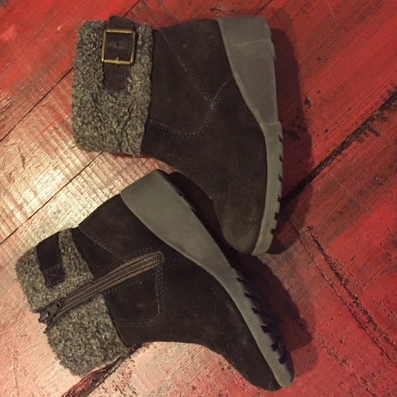 Lands End girls wedge suede boots size 10 - Picture 2 of 3