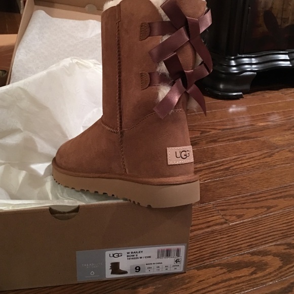 Women's uggs bailey bow chestnut size 9 new