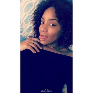 Meet your Posher, Elizabeth