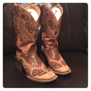 Stylish Size 7 Women's Corral Boots
