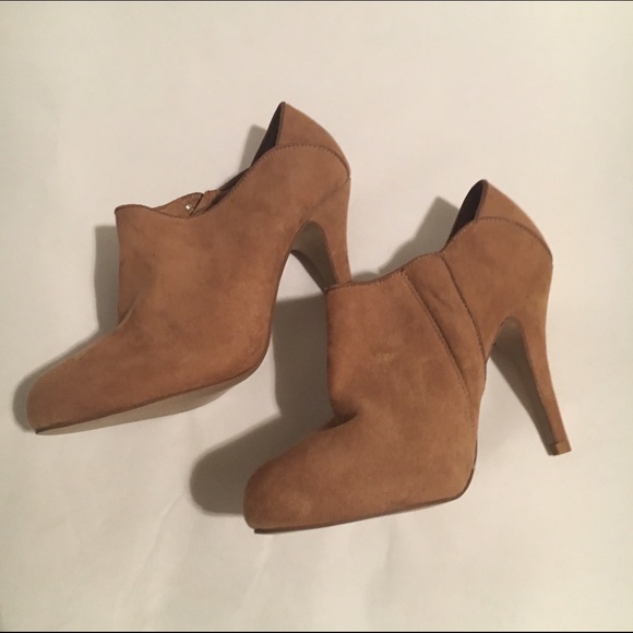 Pull and Bear tan suede booties