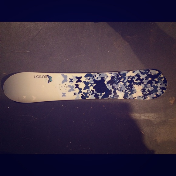 *ON HOLD* Burton Snowboard Ginger 141 w/ goggles