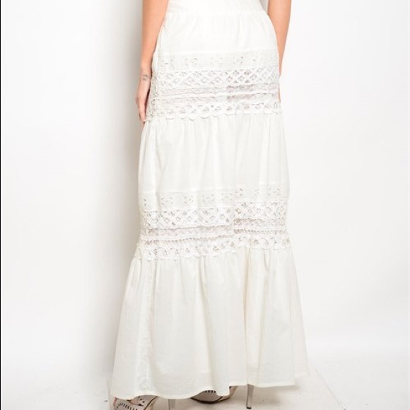 BNWOT///Ivory Color Maxi Skirt with Crochet Insert - Picture 3 of 4