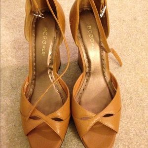 Bcbg wedges women's 7 1/2