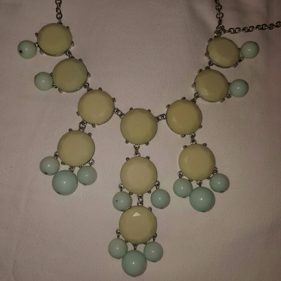 🌻TWO TONED MINT GREEN BUBBLE NECKLACE