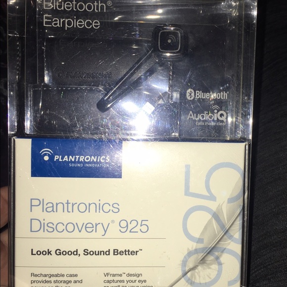 NIB Plantronics Bluetooth Earpiece, recharge case - Picture 1 of 4