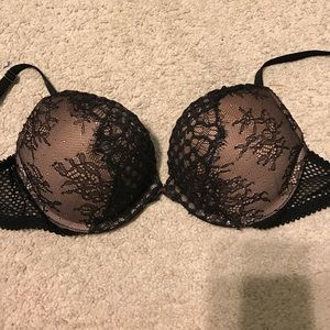 NWOT VICTORIAS SECRET BOMBSHELL PLUNGE BRA