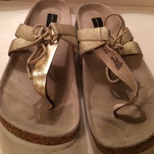 Steven by Steve Madden 7M gold leather sandals