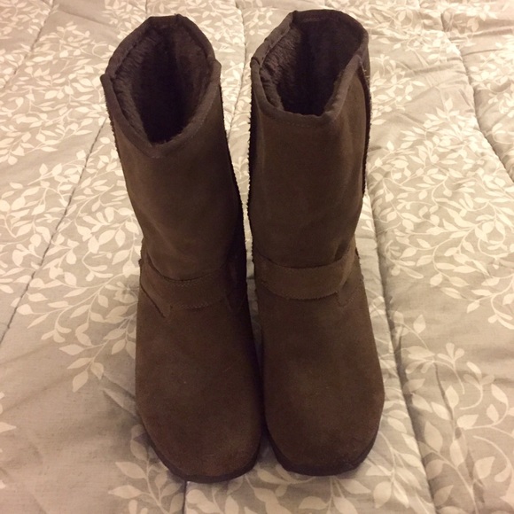 Brown skechers shape up boots size 10