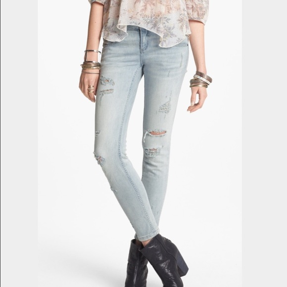 Free People Denim - Free People Light Wash Distressed Skinny Jeans!