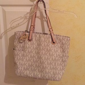 Michael Kors Jet Set Logo Shoulder Bag