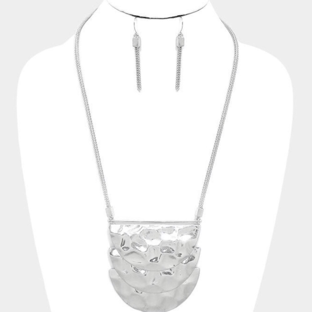 ⚜Artfully Hand-Hammered Half Moon Necklace⚜