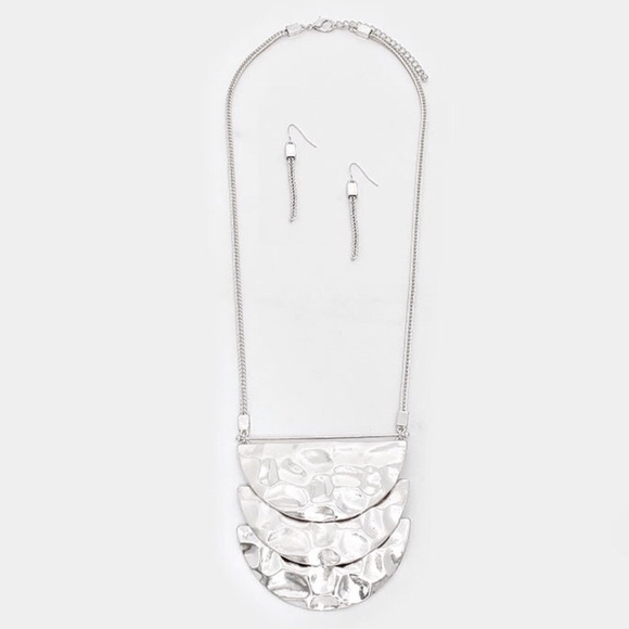 ⚜Artfully Hand-Hammered Half Moon Necklace⚜ - Picture 3 of 5