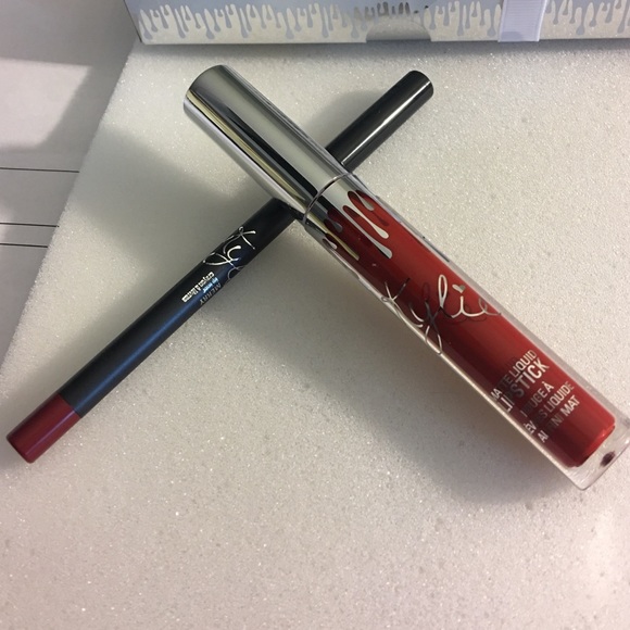 KYLIE COSMETICS merry lip kit. SOLD - Picture 2 of 4