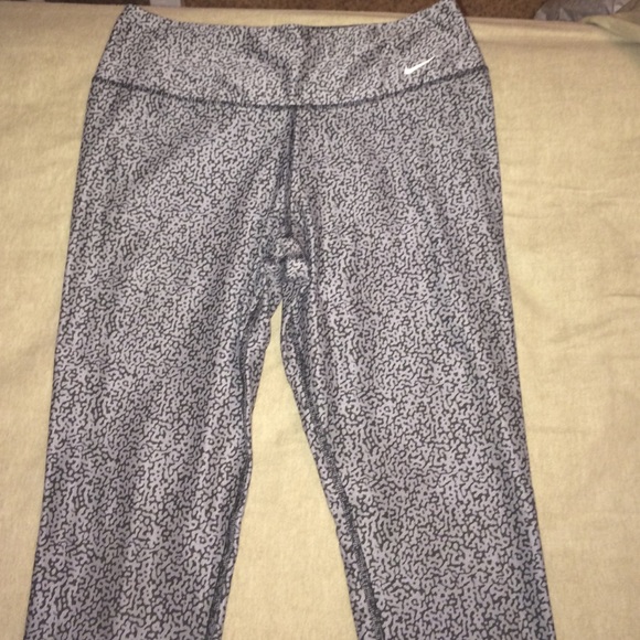 ❤ NIKE LEGGINGS 💙