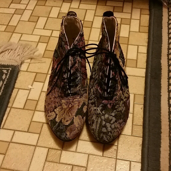 vans tapestry booties