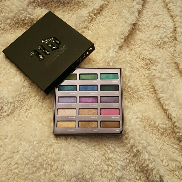 Urban Decay Urban Spectrum Eyeshadow Palette