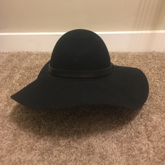 Floppy Black Hat