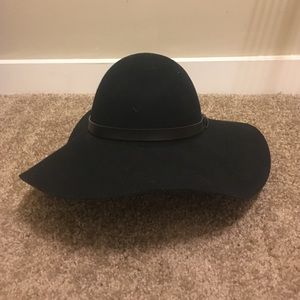 Floppy Black Hat
