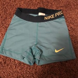 Nike pros 3"