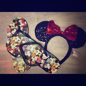 ✨Disney World Mickey Mouse Flip Flops!✨