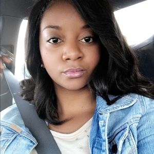 Meet your Posher, Renisha