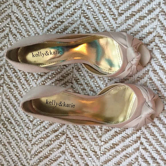 Kelly & Katie peep toe pumps