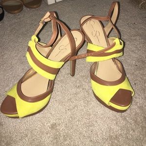 jessica simpson yellow & nude heel.