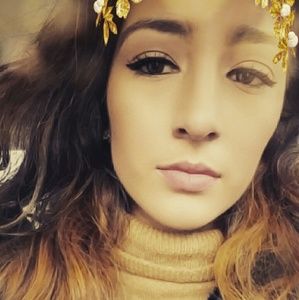 Meet your Posher, Daniela