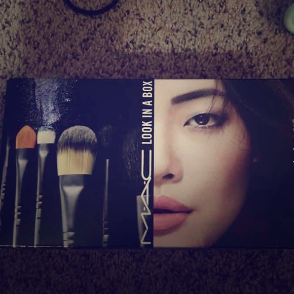 MAC Cosmetics Other - MAC brush set look in a box 😻