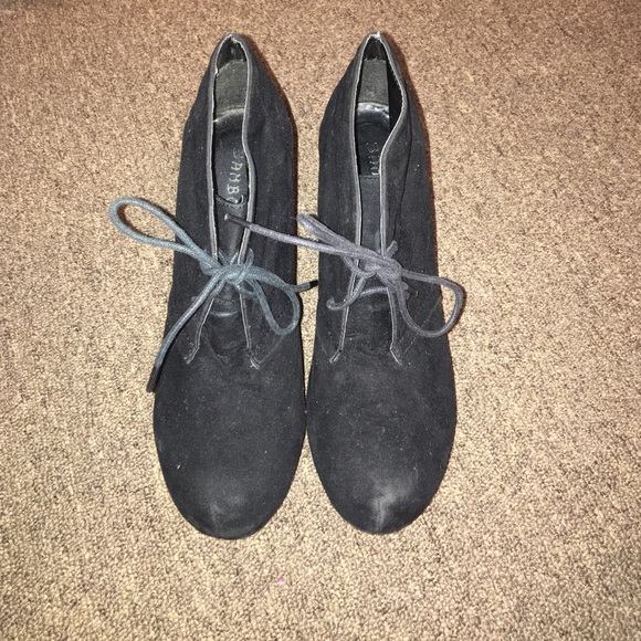 Black heeled wedges
