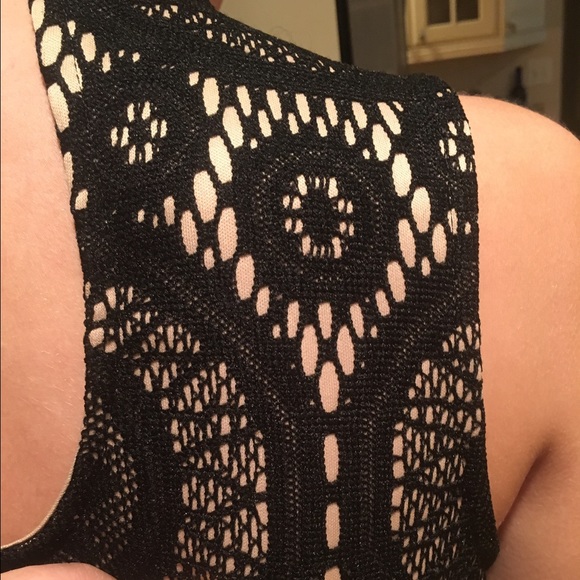 Black and nude lace cocktail dress - Picture 3 of 3