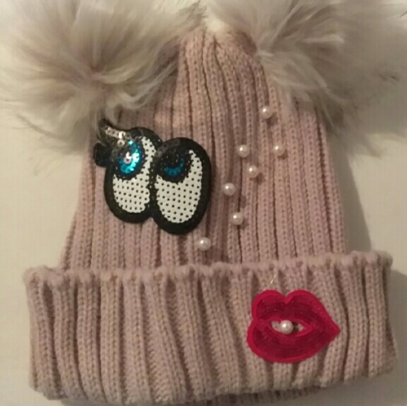 Cute girl Face pom pom beanie