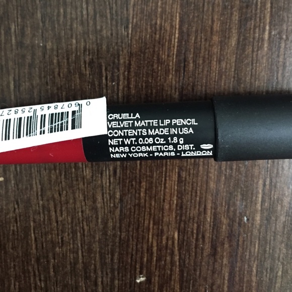 💄 🎉HP🎉NARS Velvet Matte Lip Pencil "Cruella" - Picture 6 of 7