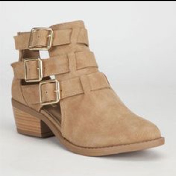 New Cut out booties size 6