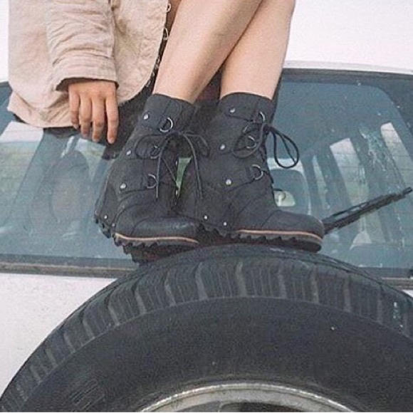 LASTπNWTπSorel Joan of Arctic Black Wedge Bootie - Picture 2 of 8