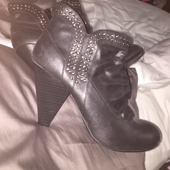 Fergie boots