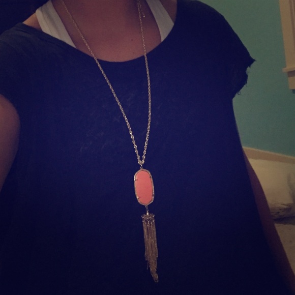 Kendra Scott necklace