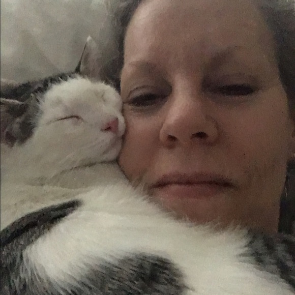 Meet your Posher, Lorraine - Picture 1 of 1