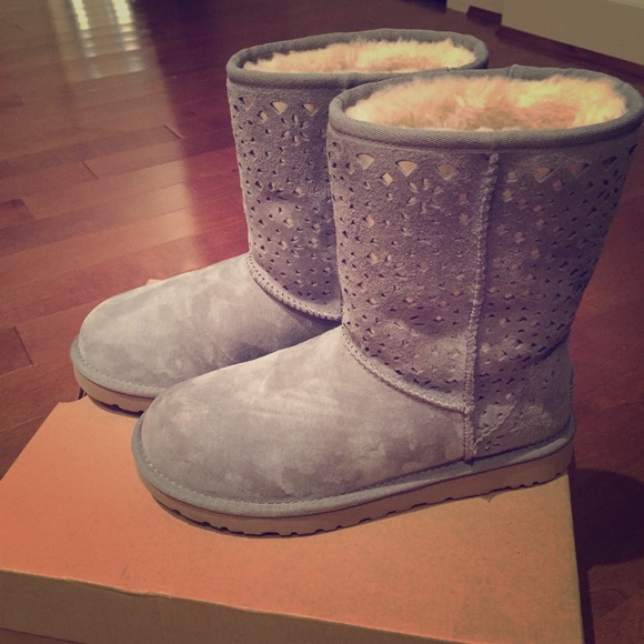 Brand new UGG classic short boots - Picture 3 of 5