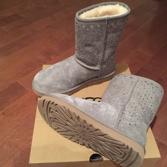 Brand new UGG classic short boots - Picture 4 of 5