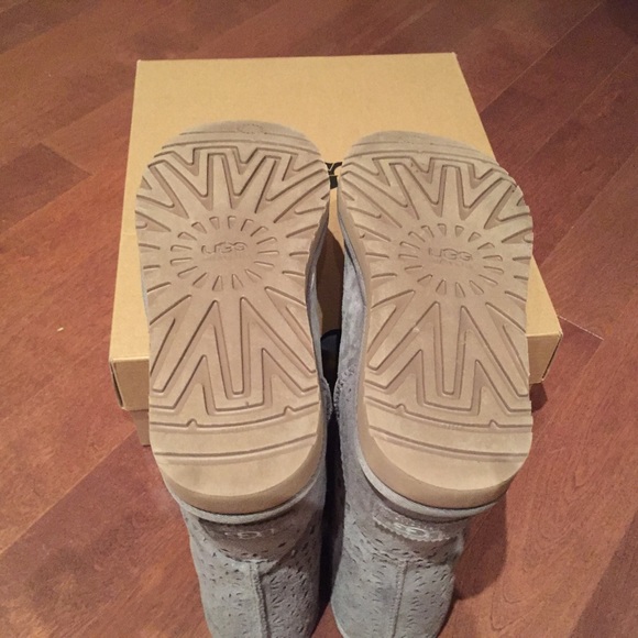 Brand new UGG classic short boots - Picture 5 of 5