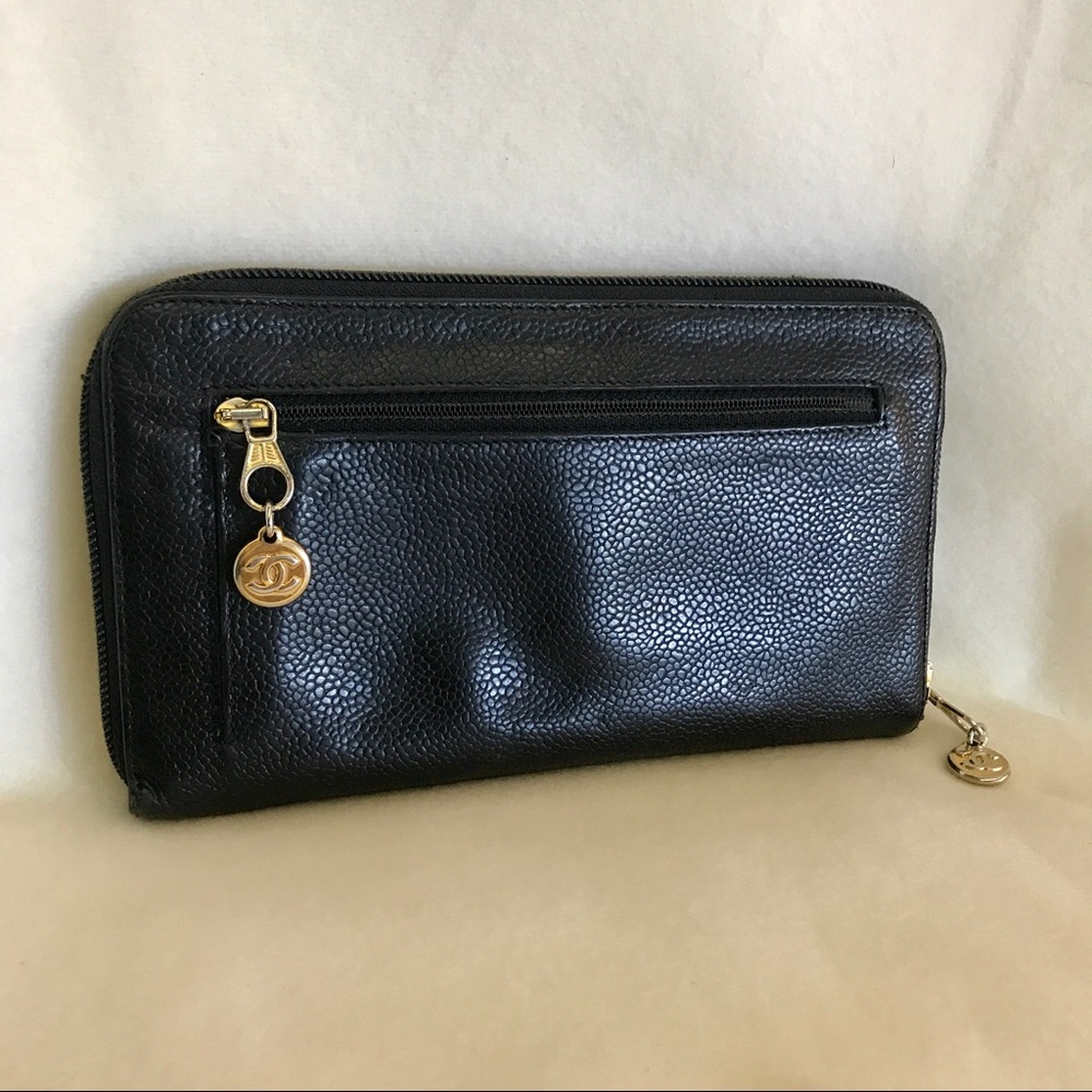 ⭐️SOLD⭐️Authentic Vintage Chanel Caviar Wallet - Picture 2 of 8
