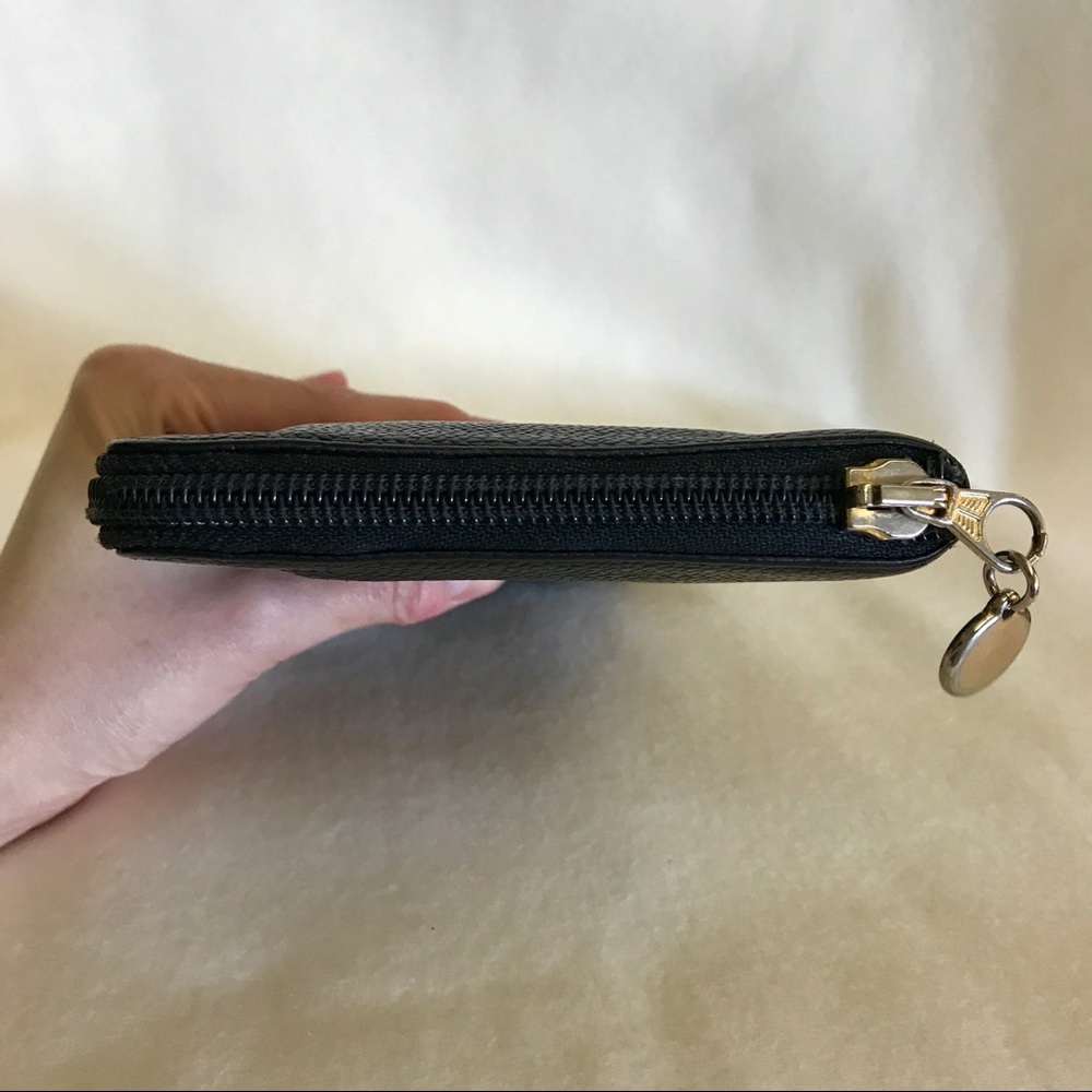 ⭐️SOLD⭐️Authentic Vintage Chanel Caviar Wallet - Picture 3 of 8