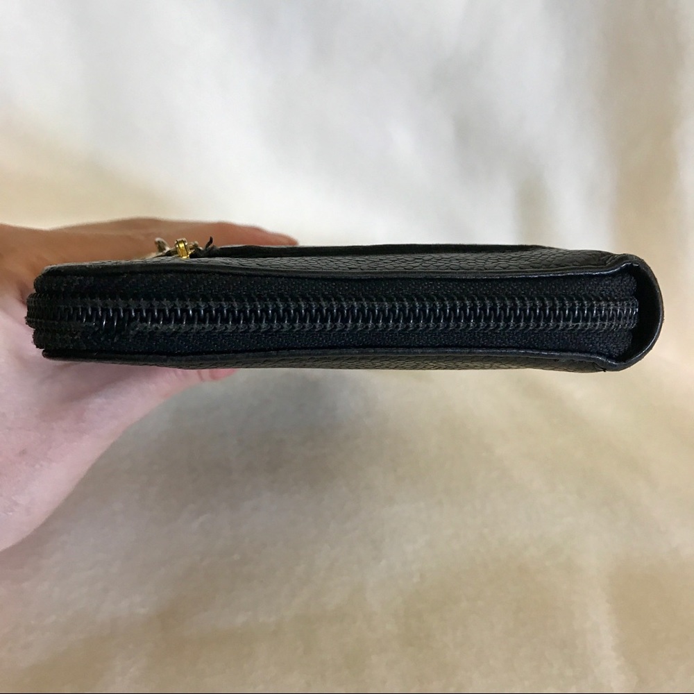 ⭐️SOLD⭐️Authentic Vintage Chanel Caviar Wallet - Picture 4 of 8