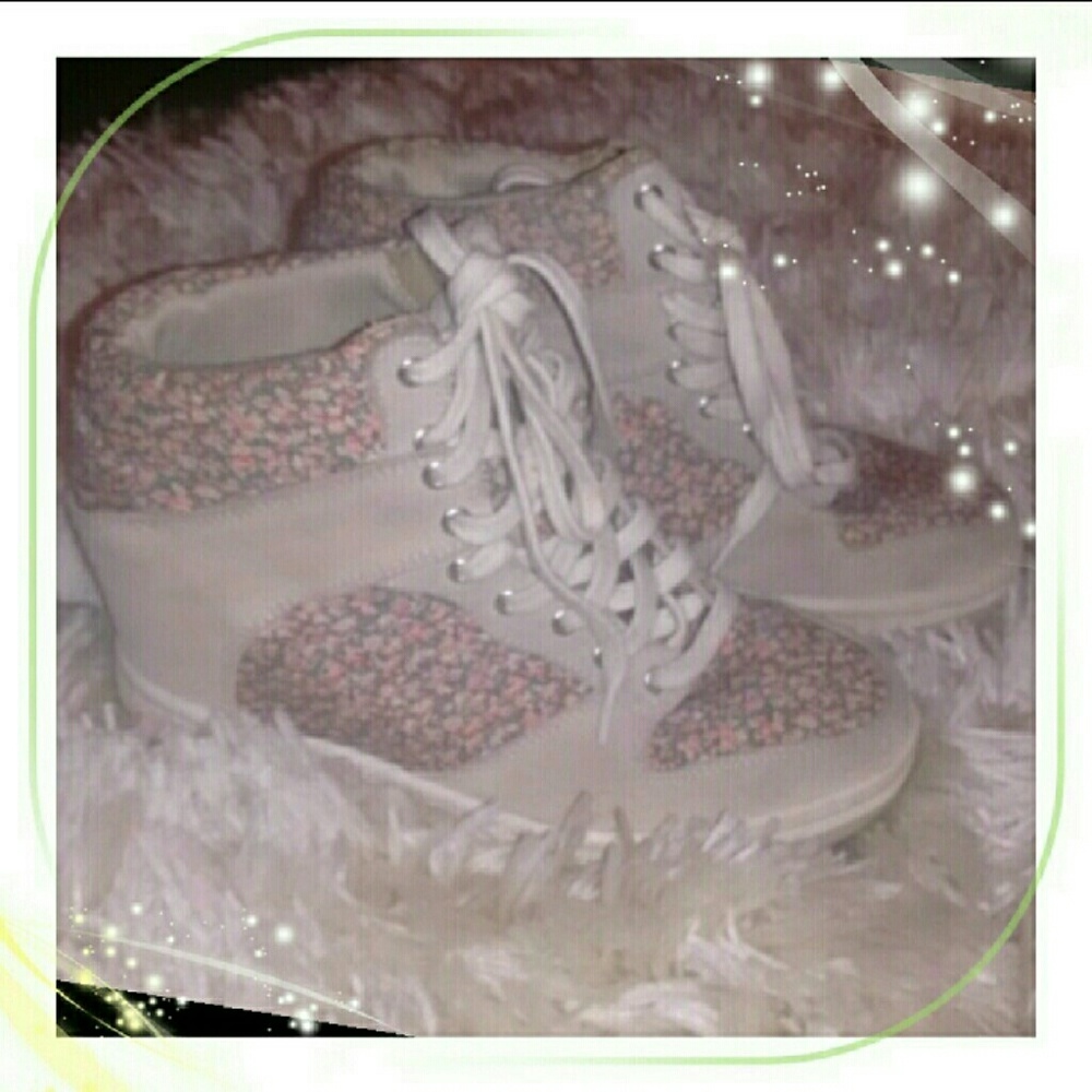 Steve Madden Floral Platform heel Sneakers suede