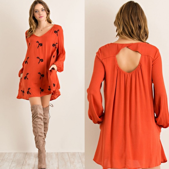 ‼️SALE‼️Floral Embroidery Cutout Back Shift Dress - Picture 3 of 4